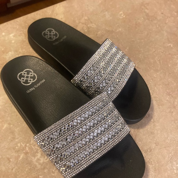 Daisy Fuentes Rhinestone Slides like new Size 9 M - Picture 2 of 4